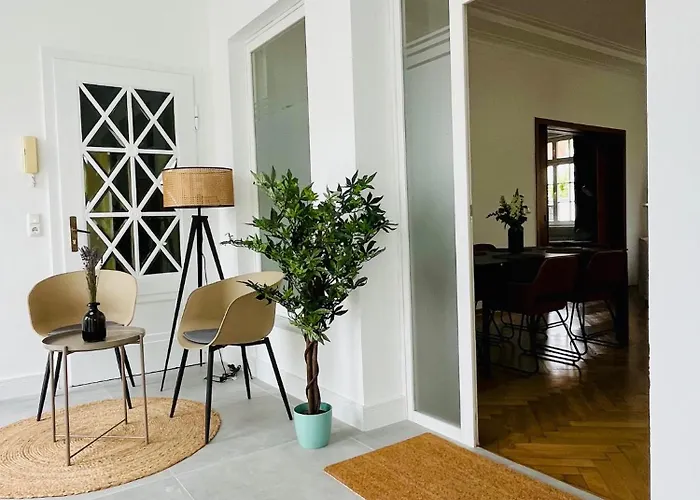 Luxusapartment Im Dichterviertel *garten*parkplatz*wifi*